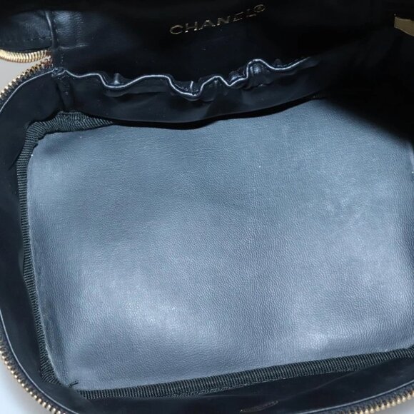 CHANEL Vanity Pouch Patent leather Black Gold CC - Picture 13 of 15